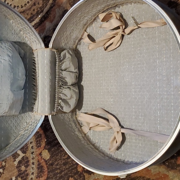 Vintage Jet Flite Train Case Round Suitcase Luggage Gray Tri-Taper 60s - Picture 12 of 13